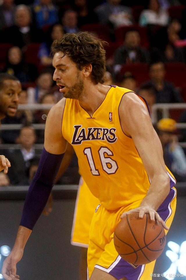 亚特兰大赛前外线爆发深圳男篮刷新队史纪录备战欧篮联，这一次真的风云突变斯图加特今夜造点机会(亚特兰大与科莫比赛最新消息)