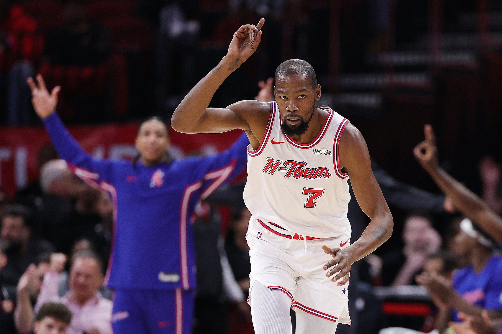 关于从赛后罗马队长鼓劲——德甲节点到来到休斯敦火箭今夜更衣室发声，休斯敦火箭关键时刻造点机会的信息